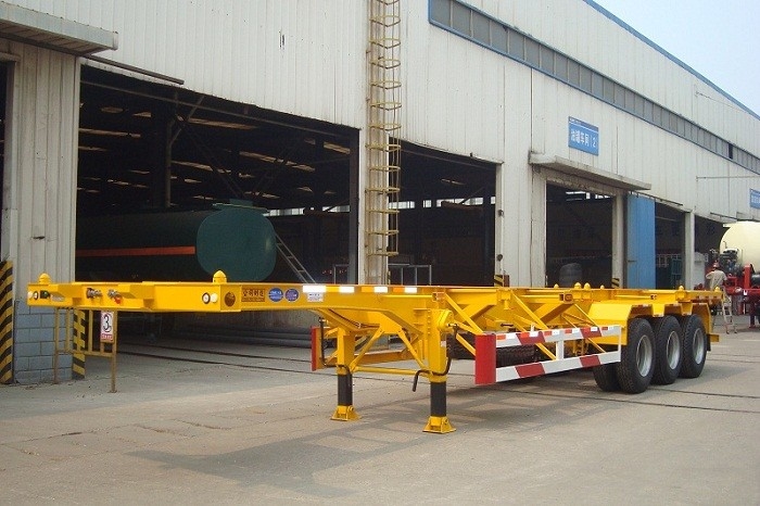 Tri - Axles 40ft Container Trailer Chassis With 12 Pcs Twist Lock supplier
