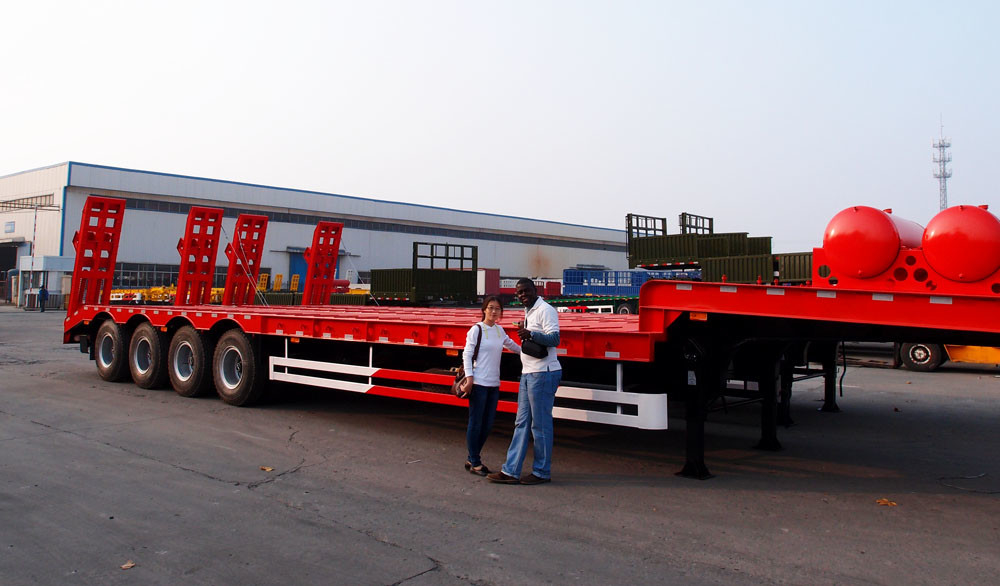 tri axle 60 tons low loader trailer , low bed semi trailer 80T , lowbed semi trailers and truck trailers supplier