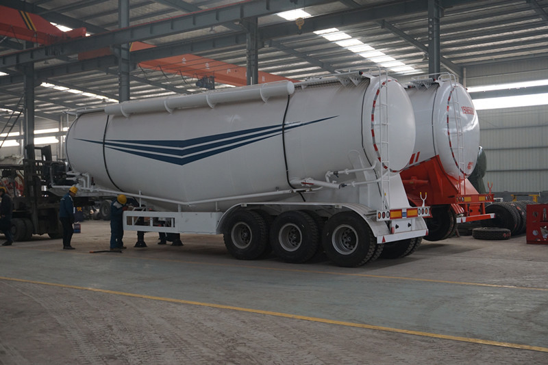 Titan 3 Axles Cement Semi Trailer , cement silo for bulk truck loading , A new type of sand storage silo trailer supplier