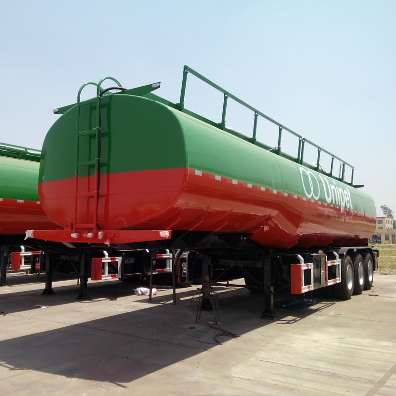 China Tri-axle 45000 50000 Litres Fuel Tanker Oil Truck 