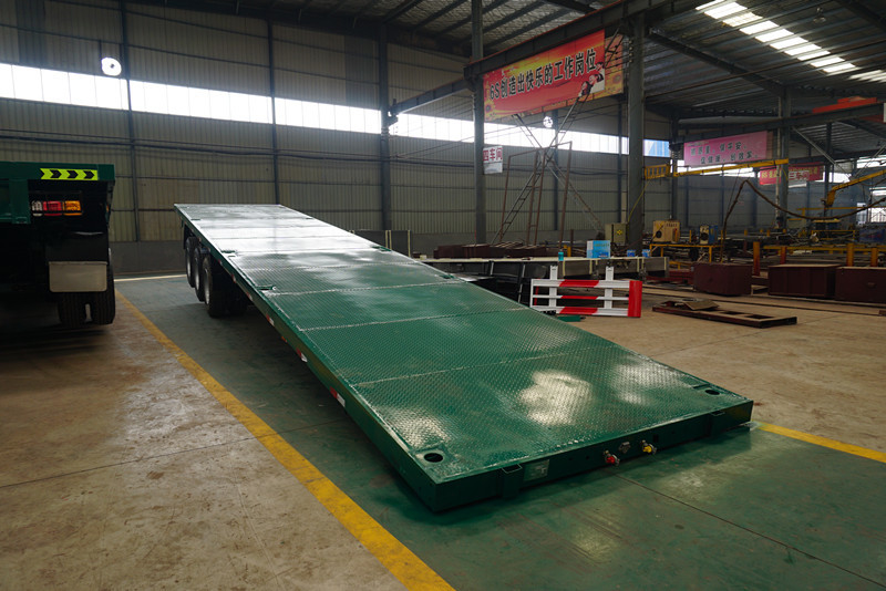 CKD 60 Ton Flat Bed Tandem tri-Axle Equipment Hauler | Titan Vehicle supplier